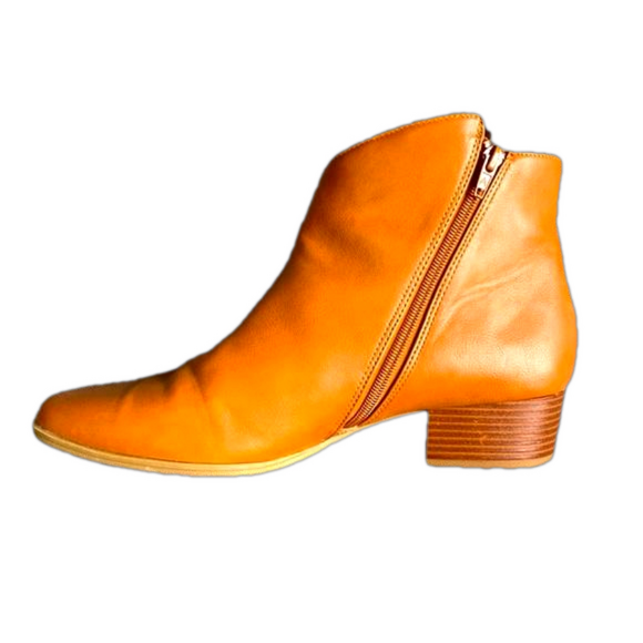 Women’s A2 by Aerosoles Dark Tan Ankle Boots With Gold Zipper - Size 11 - Picture 5 of 8